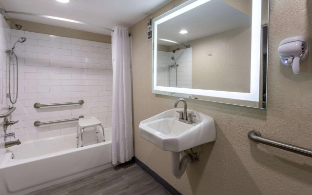 Super 8 by Wyndham Williamsburg/Historic Area