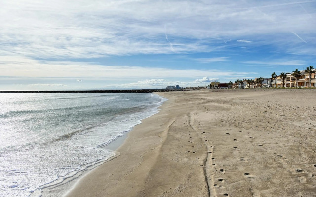 Apartamento Amplio. Vistas A La Playa