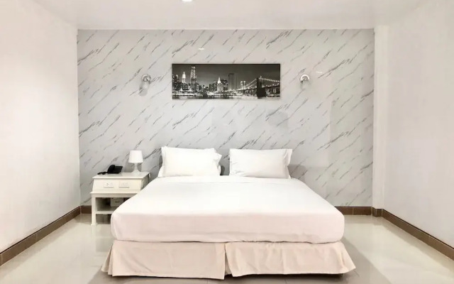 Lopburi Inn
