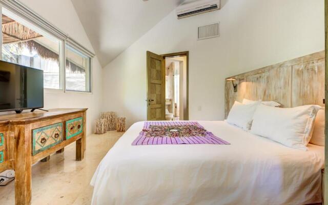 Puerto Aventuras Villa Sleeps 10 with Pool