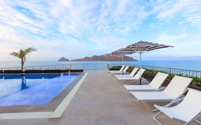 Courtyard by Marriott Mazatlan Beach Resort