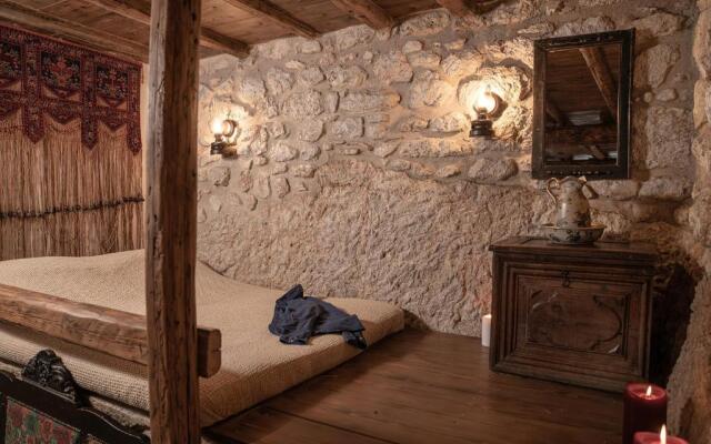 1813 Stone Mansion by Neuvel
