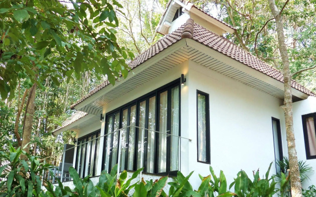 Sappraiwan Elephant Resort & Sanctuary