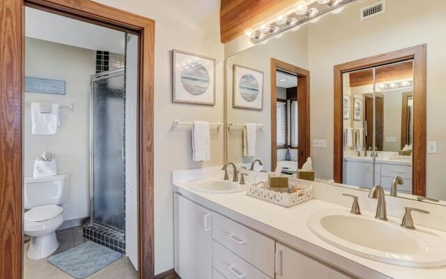 Oceanfront Pet Friendly Unit by RedAwning