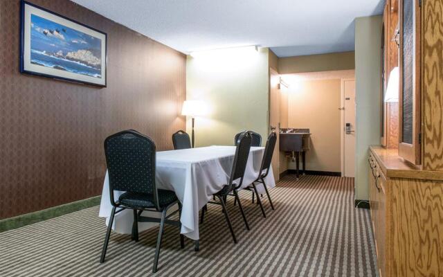 Quality Inn Farmington Area