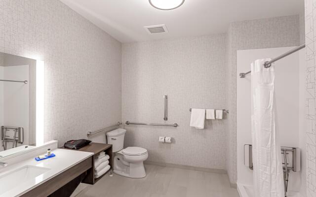 Holiday Inn Express & Suites Columbus - Worthington by IHG