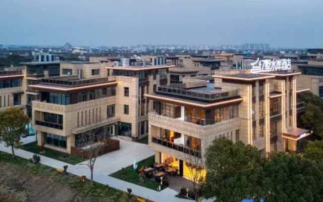 Yishu Waterfront Hotel