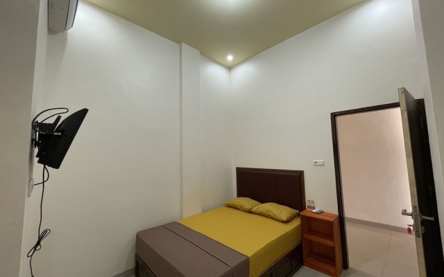 OYO 93414 Wisma Ratu Syariah Near SMP Negeri 2 Watang Pulu – Guest Rooms – Mattirotasi
