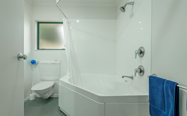 Camelot Motor Lodge 2004