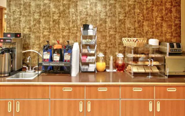 Western Skies Inn And Suites