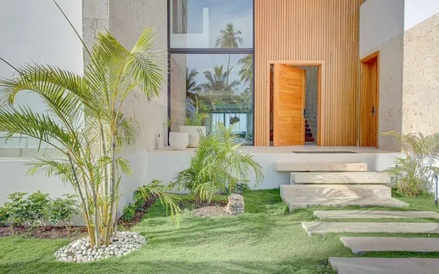 7-br Luxury Beachfront Paradise With Ocean Views