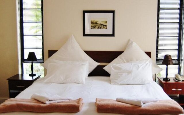 Fourteenth Green Guest Lodge