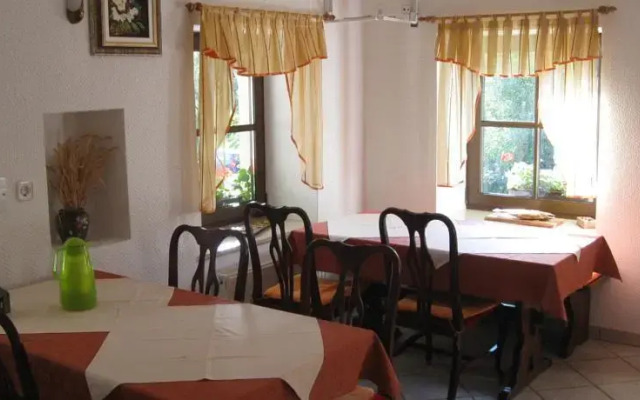 Hrominc Guest House