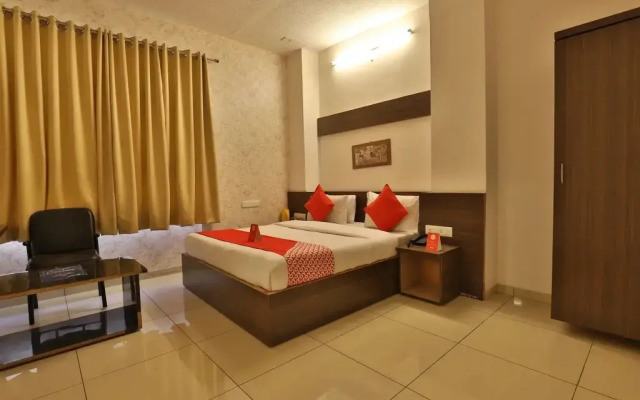 OYO 11649 Hotel Mahima