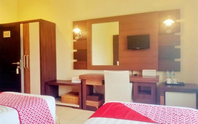 OYO 90102 Edotel Hotel By Dbest Hospitality