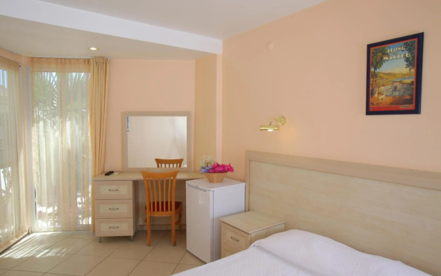 Catamaran Hotel