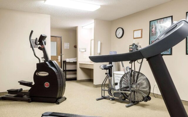 Quality Inn & Suites Watertown near Prairie Lakes Ice Arena