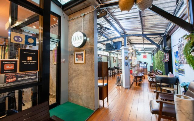 The Alley Hostel & Bistro