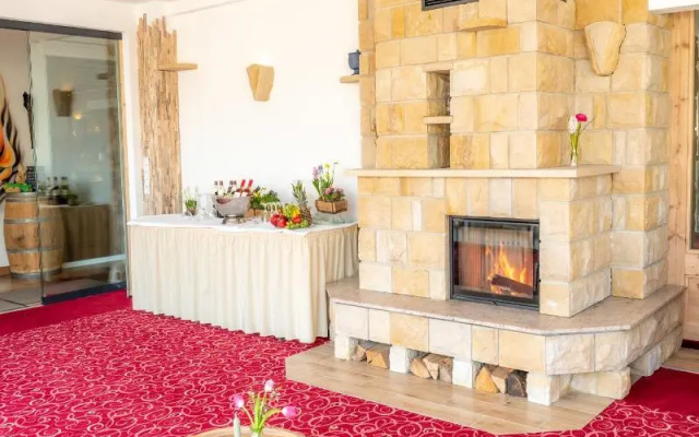 AaRa Hotel