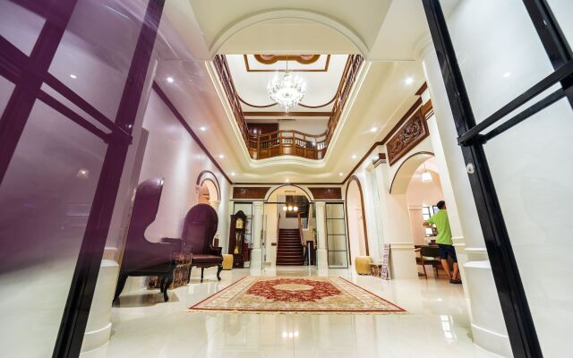 Tambayan Capsule Hostel & Bar