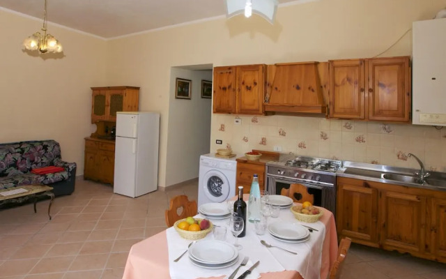 Vintage Cottage in Roccamorice with Garden