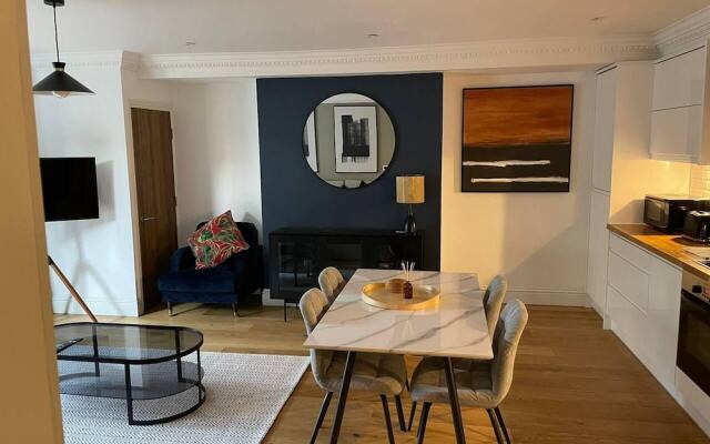 Stunning Apartment by The Leas, West End