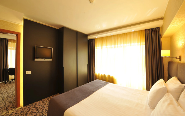 Crystal Palace Hotel