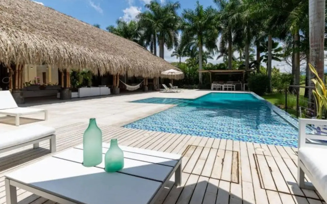 w Amazing 4BR Villa w Pool at Mesa de Yeguas