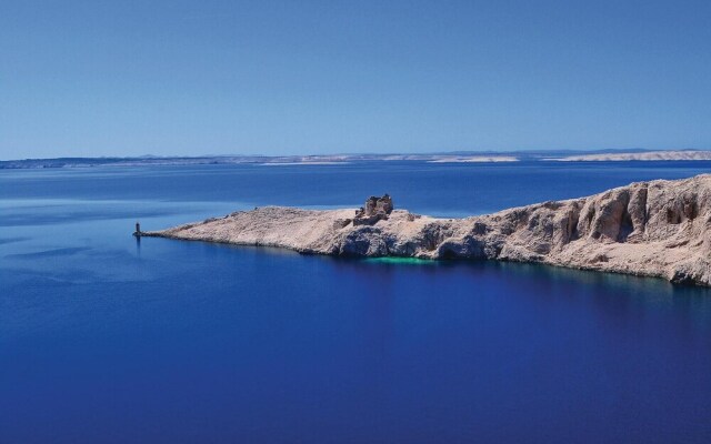 Awesome Apartment in Pag With Wifi and 2 Bedrooms