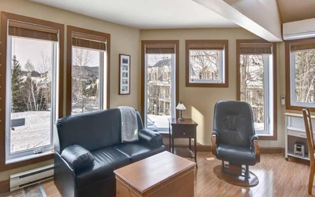 GLOBALSTAY. Bright Condo near the Lake