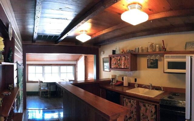 Hibiscus Coffee & Guesthouse