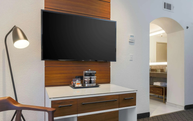 DoubleTree Suites by Hilton Hotel Sacramento - Rancho Cordova
