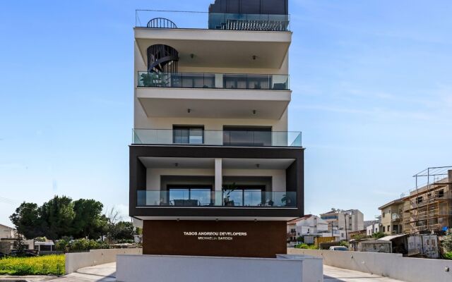 Sanders Triple - Lovely 1-bdr Apt With Balcony