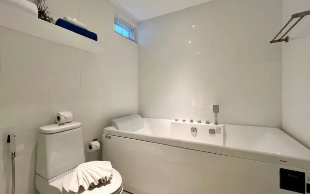 A11 Stunning Seaview 2brs 2baths Karon City