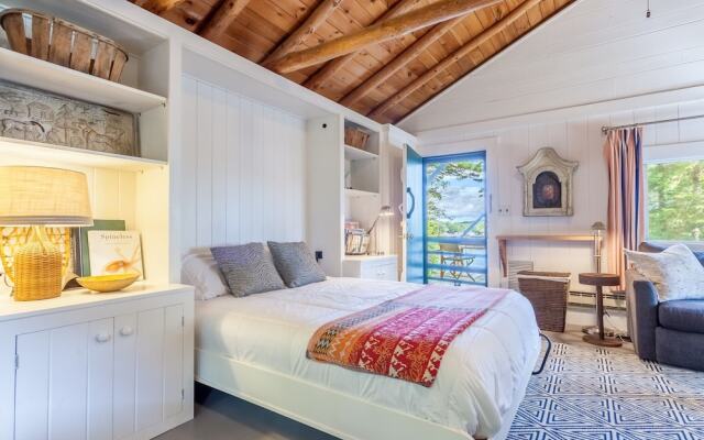 Chic Boothbay Harbor Studio Cabin by RedAwning