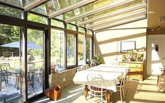 Auberge Bonne Nuit-Bonjour Bed & Breakfast