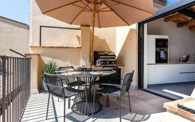 Velo Vern 3 Luxury penthouse w views of city wall