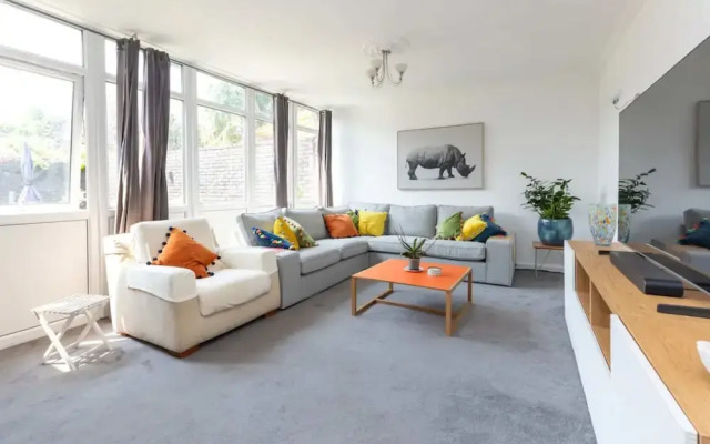 Spacious & Welcoming 4BD House - Kennington