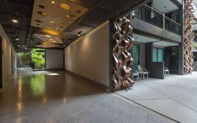 Pool Front Sexy Studio Fully Furnished Apartment