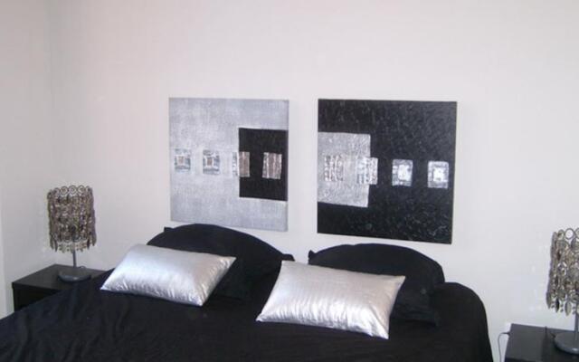 Livia Cannes rue Hoche