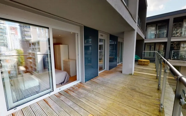 Inviting 2-bed/2-bath Apartment in London