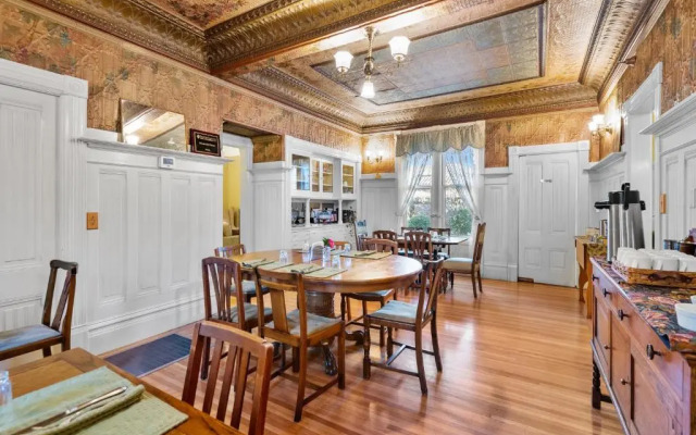 Hennessey House