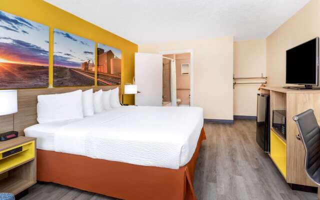 Days Inn & Suites by Wyndham Clovis