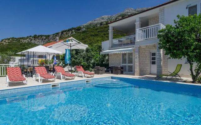 Holiday Villa Perna with Swimming Pool