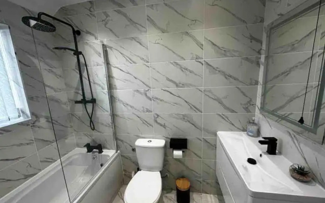 Lovely 3-bed House Near Birmingham Airport & Nec