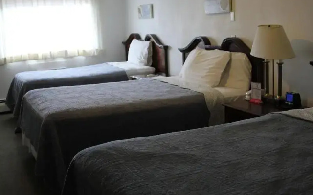 Vacationland Inn & Suites