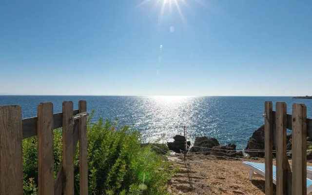 Armonia Seaside Villas