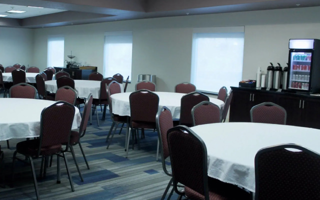 Holiday Inn Express & Suites Glasgow by IHG