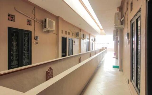 RedDoorz Plus near Mega Town Square