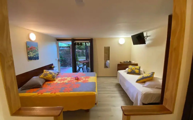 Bora Bora Holiday's Lodge and Villa